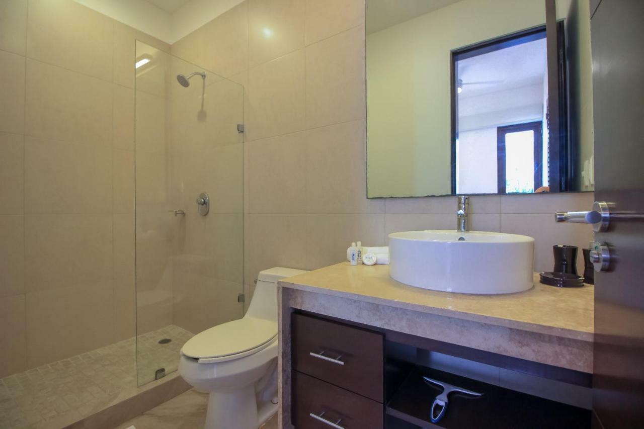 أكومال Apartments In Gated Residential Within Bahia Principe Grounds المظهر الخارجي الصورة
